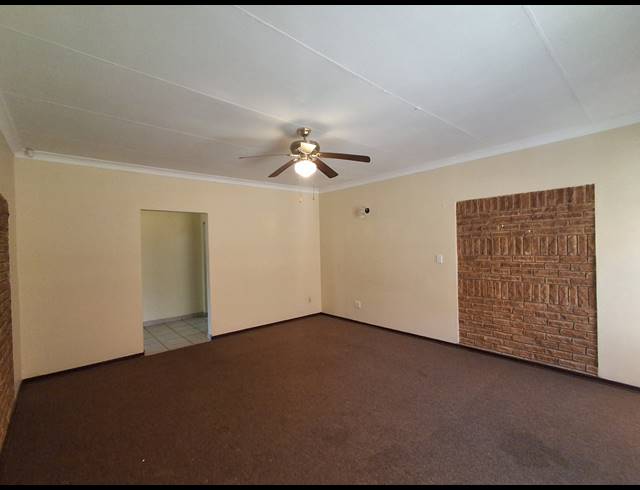 3 BEDROOM FREESTANDING FOR SALE IN STILFONTEIN EXT 4